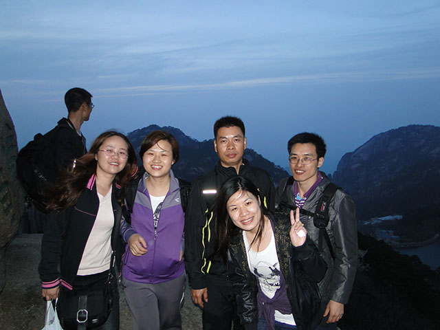 2011。04。30黃山之旅（黃山之上，夜色撩人，人更美！）V.jpg